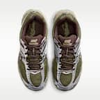 ナイキ エア マックス モト 2K ウィメンズシューズ リフレクティブ (再帰反射) アクセント付き