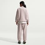 Nike Studio Fleece Oversize-Hose aus mittelschwerem Material mit hohem Bund und Bündchen (Damen)