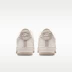 Nike Air Force 1 '07 LV8 herenschoenen