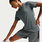 Shorts de fútbol de tejido Knit Dri-FIT para mujer Nike Strike