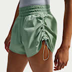 Shorts Dri-FIT de tiro alto de 13 cm con forro de ropa interior para mujer Nike One