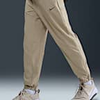 Pants Dri-FIT entallados versátiles para hombre Nike Form