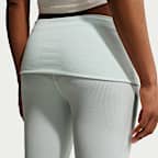 Damskie przylegające spodnie prążkowane ze średnim stanem Nike Sportswear Chill Knit