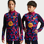 Playera de entrenamiento de futbol de tejido Knit Nike Dri-FIT para antes del partido del FC Barcelona local Strike para niños talla grande