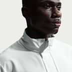 Playera cortavientos de golf de manga corta y ajuste holgado Dri-FIT para hombre Nike Tailored Performance