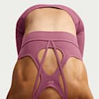 Bra deportivo de baja sujeción de líneas largas con almohadillas para mujer Nike Zenvy