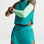 Shorts de correr Dri-FIT ADV de tiro medio de 8 cm con forro de ropa interior para mujer Nike AeroSwift
