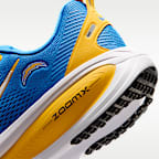 Tenis de correr en pavimento de la NFL para hombre Nike Vomero 18 (Los Angeles Chargers)