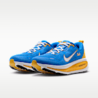 Tenis de correr en pavimento para hombre Nike College Vomero 18 (UCLA)