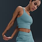 Bra deportivo de baja sujeción de talle largo con almohadillas para mujer Nike Zenvy Rib