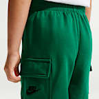 Nike Sportswear Set aus T-Shirt mit Tasche und French Terry-Shorts (jüngere Kinder)