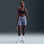 Shorts de ciclismo de tiro alto de 13 cm sin costura frontal para mujer Nike Universa