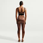 NikeSKIMS Satin Shine Sport-BH mit tiefem Ausschnitt