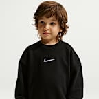 Nike Essentials zweiteiliges Fleece Set mit Rundhalsshirt (jüngere Kinder)