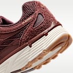 รองเท้าผู้ชาย Nike P-6000 Suede