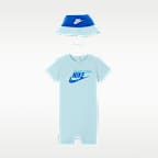 Nike Sportswear PE Set aus Strampler und Bucket Hat für Babys (12–24 Monate)