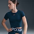 Nike Pro Women's Dri-FIT Short-Sleeve Cropped Jacquard Top