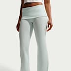 Damskie przylegające spodnie prążkowane ze średnim stanem Nike Sportswear Chill Knit