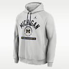 Sudadera con gorro sin cierre universitaria marca Jordan para hombre Dri-FIT Michigan Courtside