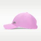 Gorra con logotipo de metal y estructura Nike Dri-FIT Club