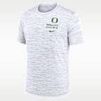 Playera universitaria Nike Dri-FIT para hombre Oregon Campus Chest Stack Velocity