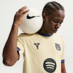Jersey de fútbol Kobe Dri-FIT Replica del FC Barcelona visitante 2025/26 Stadium para hombre