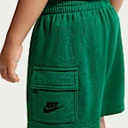 Conjunto de playera con bolsillo y shorts de French Terry para bebé Nike Sportswear