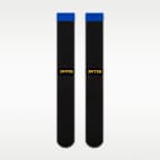 Długie skarpety piłkarskie Nike Dri-FIT ADV Inter Mediolan VaporFast (wersja domowa)