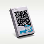 Nike „Just Doodle It” háromrészes, dobozos fürdőruhaszett babáknak