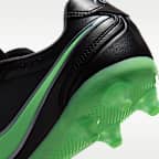 Tacos de fútbol para pasto artificial de corte low Nike Tiempo Ligera Pro