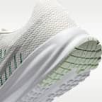 รองเท้าวิ่งโร้ดรันนิ่งผู้หญิง Nike Run Defy