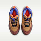 ナイキ テラスカウト ジュニアブーツ リフレクティブ（再帰反射）デザインのアクセント付き