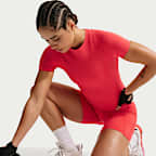 Playera de manga corta Dri-FIT para mujer Nike Universa