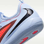 Nike Jr. Phantom 6 Low Academy Fußballschuh für Hallen- und Hartplätze (ältere Kinder)