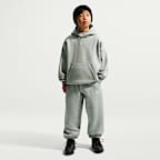 Nike Solo Swoosh fleece basketbalbroek met boorden voor kinderen