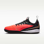 Tacos de fútbol para cancha cubierta para niños grandes Nike Jr. Phantom 6 Low Academy