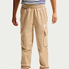 Pants cargo para niños talla grande Nike Sportswear Club Fleece