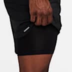 Nike Stride Shorts de correr Dri-FIT de 18 cm 2 en 1 para hombre