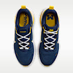 Tenis de correr en pavimento para hombre Nike College Vomero 18 (Michigan)