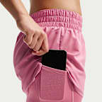 Shorts Dri-FIT 2 en 1 de tiro medio de 8 cm para mujer Nike One