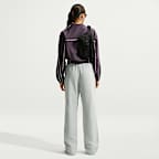 Nike Studio Fleece Medium Weight Hose mit mittelhohem Bund und offenem Saum (Damen)