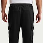 Pants cargo de tejido Fleece con dobladillo abierto para hombre Nike Club