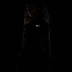 Playera de correr con protección UV de cierre de 1/4 para mujer Nike Swift Element