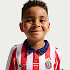 Conjunto de 3 piezas de futbol Nike Replica para niños talla pequeña C.D. Guadalajara local Stadium 2026/27