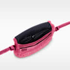 Nike műszőrme crossbody táska nagyobb gyerekeknek (1 l)