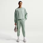 Nike 24.7 ImpossiblySoft Dri-FIT oversized damestop met ronde hals