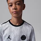 Maglia da calcio pre-partita a manica lunga Jordan Dri-FIT Paris Saint-Germain Academy Pro Night Edition – Ragazzo/a