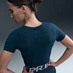 Nike Pro Women's Dri-FIT Short-Sleeve Cropped Jacquard Top