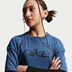 เสื้อยืดขนาดโอเวอร์ไซส์เด็กโต Nike Sportswear (หญิง)