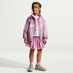 Chamarra de tejido Woven para niños talla pequeña Nike Club